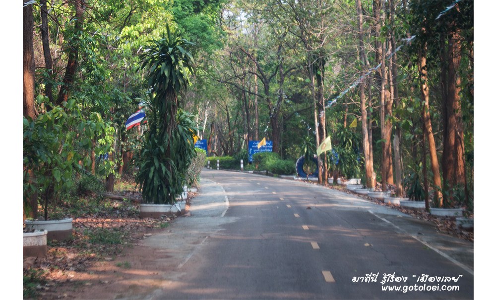 ทางเข้าวัดถ้ำประกายเพชร