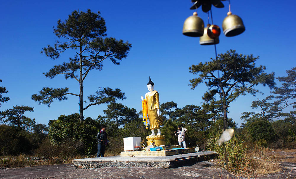 องค์พระพุทธรูปที่วัดพระแก้ว ภูกระดึง