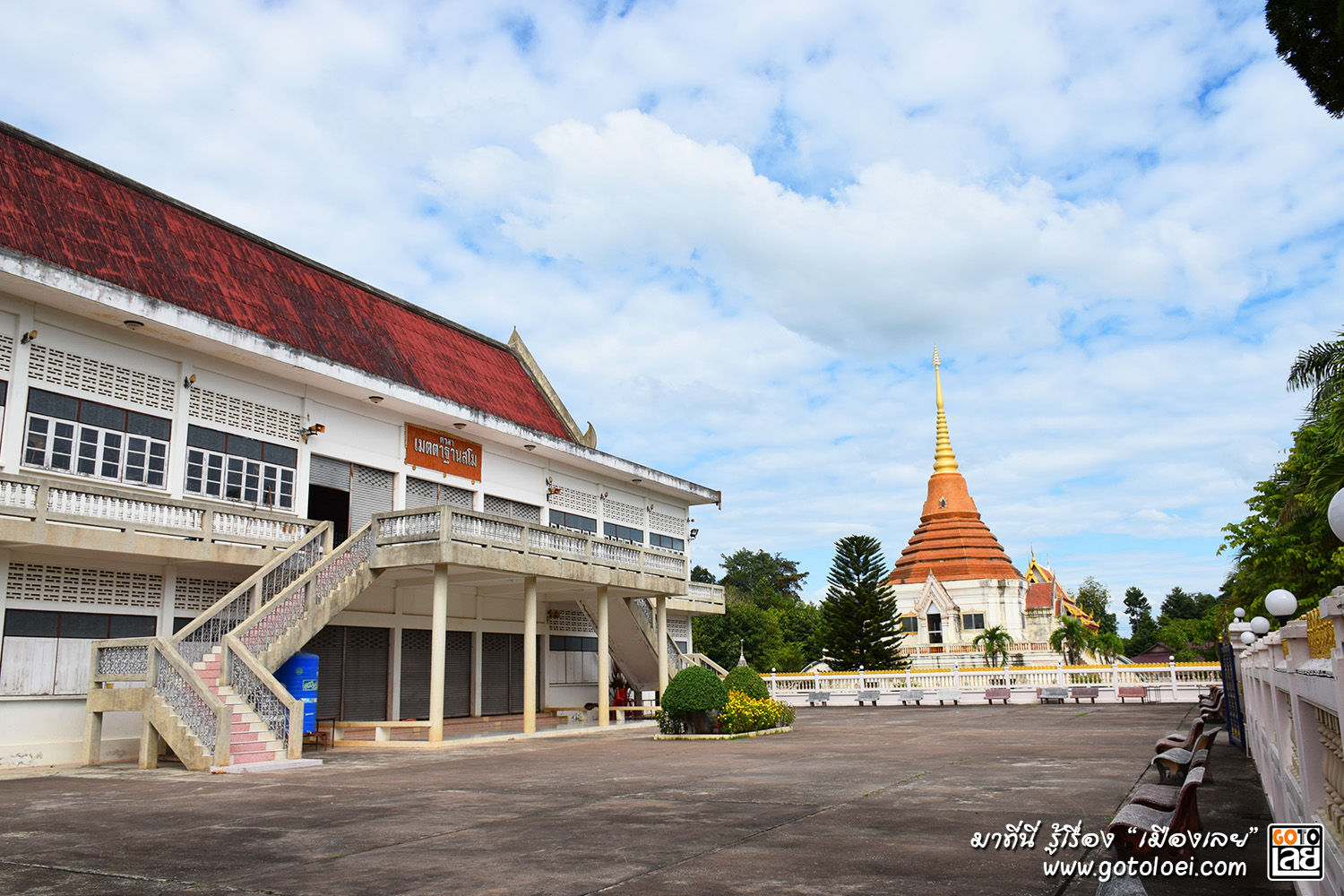 ม้าหินรอบๆศาลาเมตตาฐานสโม