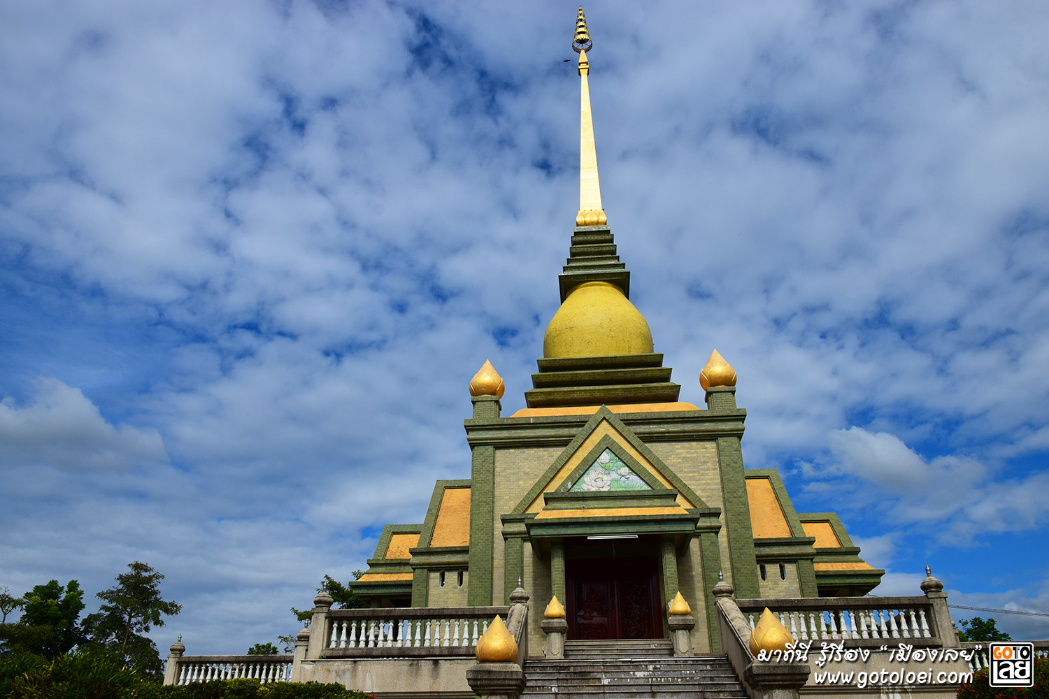 เจดีย์อนุสรณ์ พระคุณเจ้าหลวงปู่ชอบ ฐานสโม